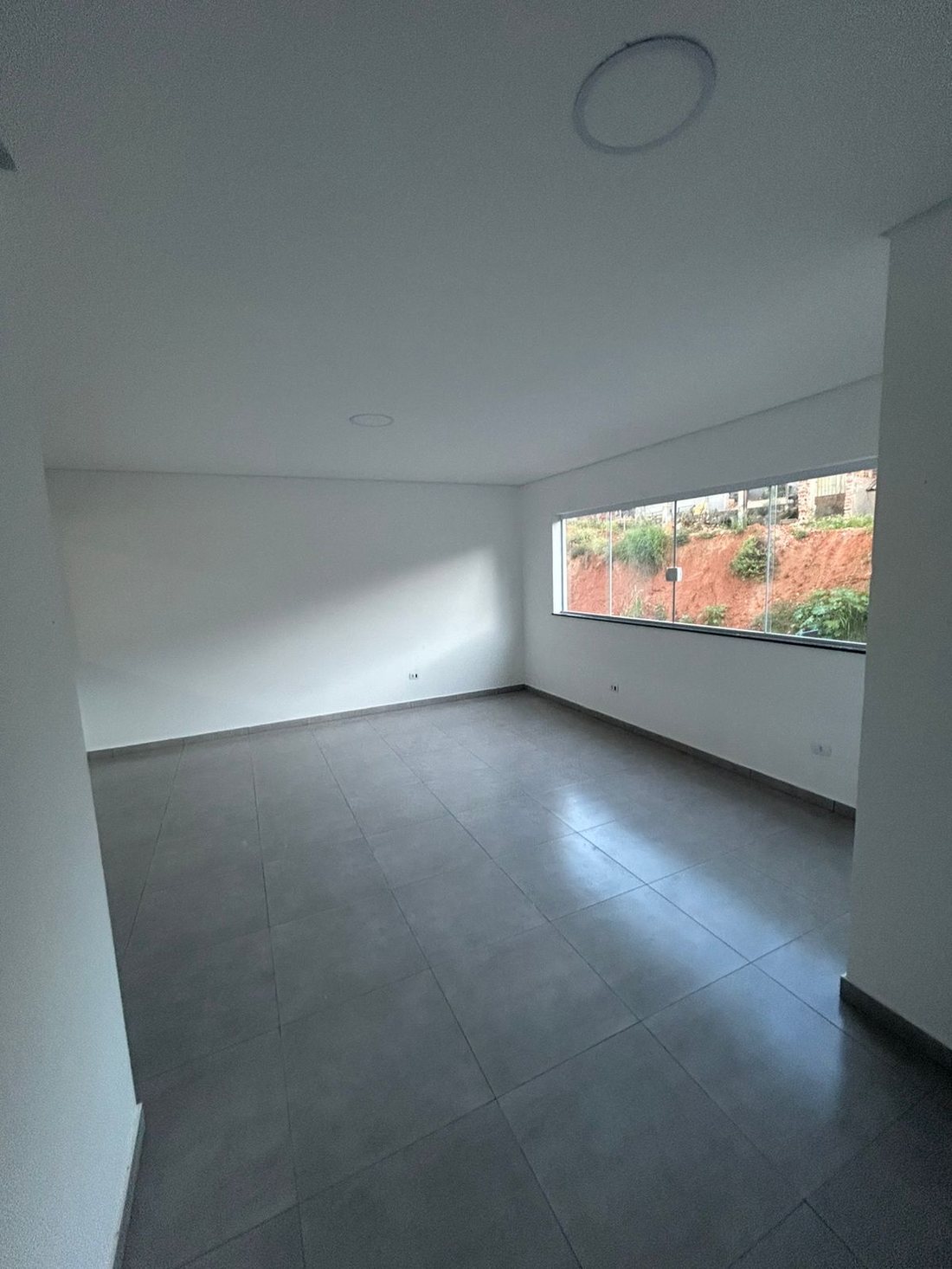 Segunda sala ampla no mezanino